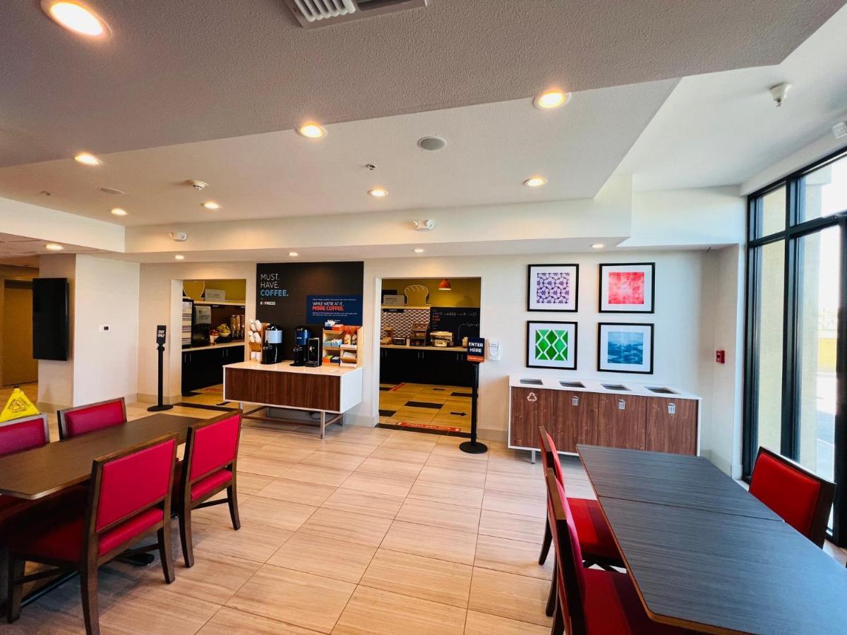 Holiday Inn Express & Suites Salinas By Ihg Luaran gambar
