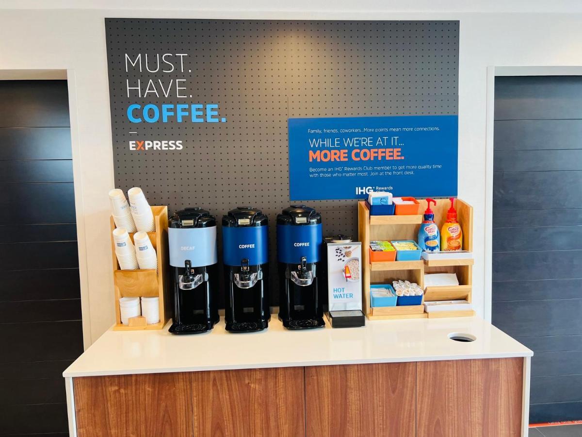 Holiday Inn Express & Suites Salinas By Ihg Luaran gambar