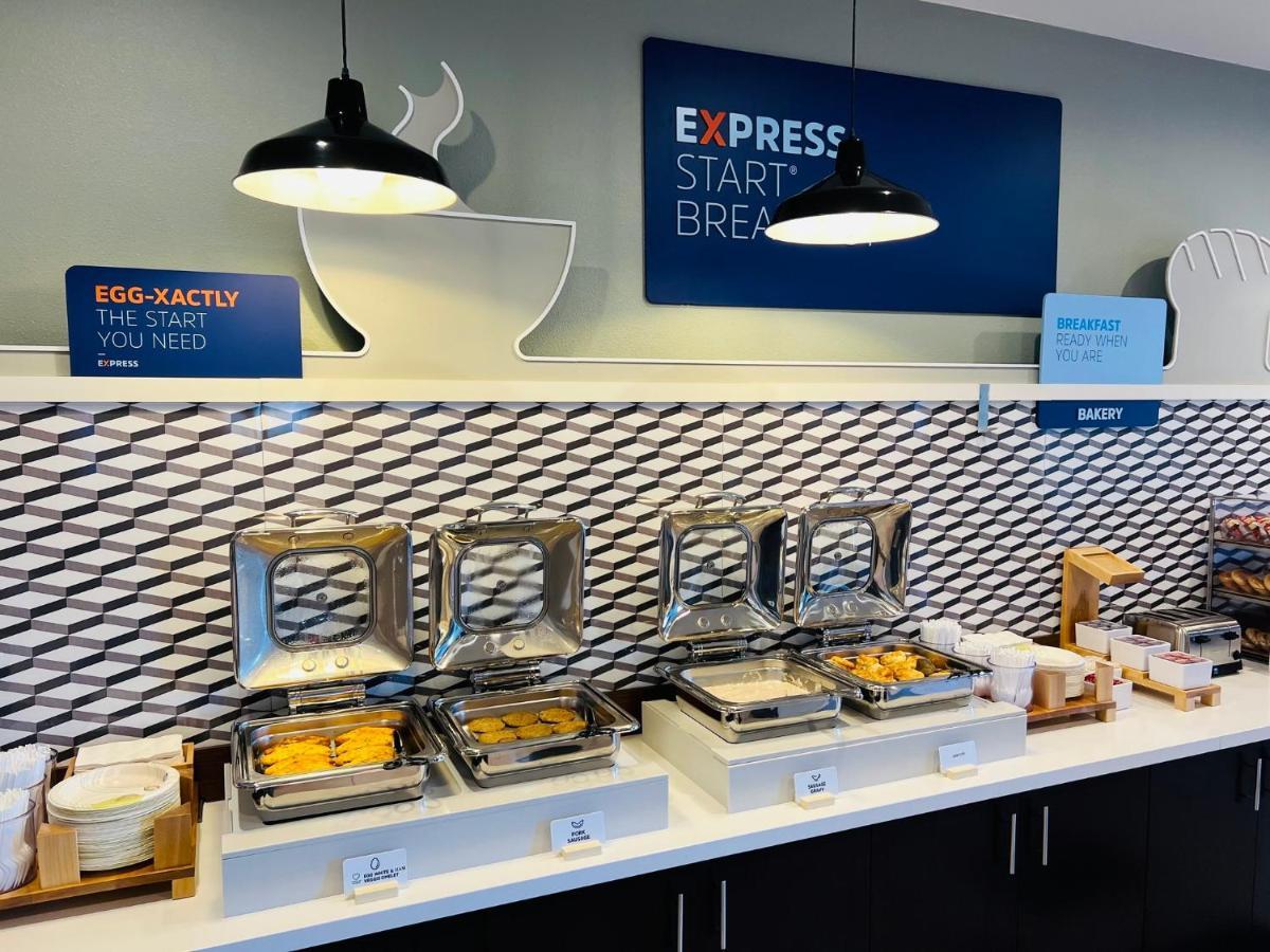 Holiday Inn Express & Suites Salinas By Ihg Luaran gambar